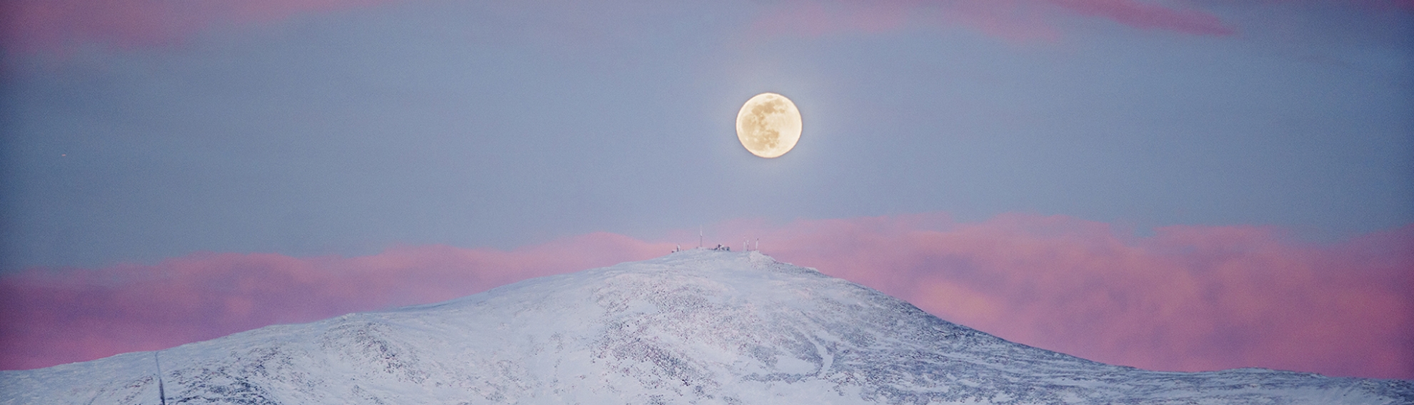 Picture of Moonlit Snowshoe Tours at Nordic Nights